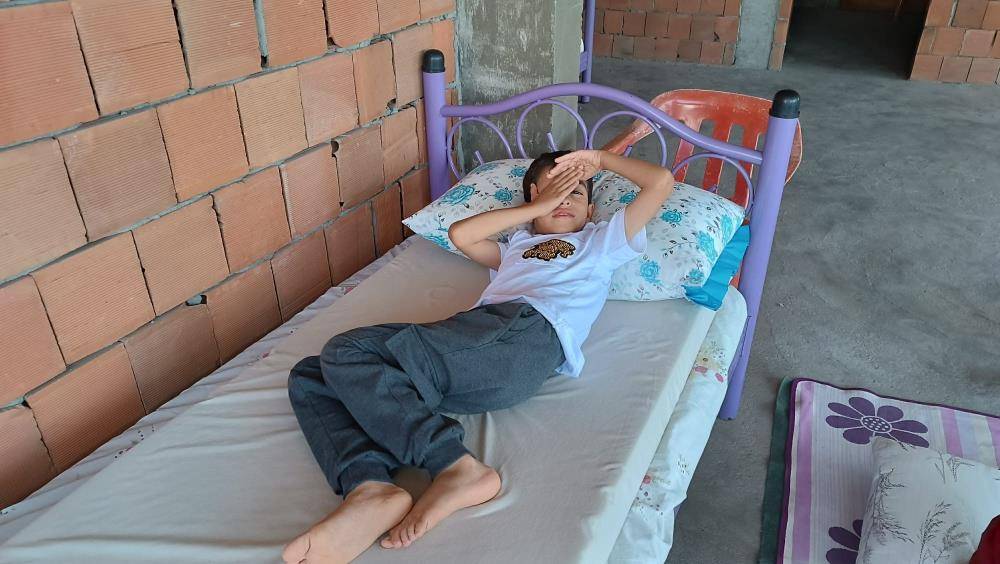 Sırtına birden bire ağrı girdi: Küçük çocuğun sırtından bakın ne çıktı 1